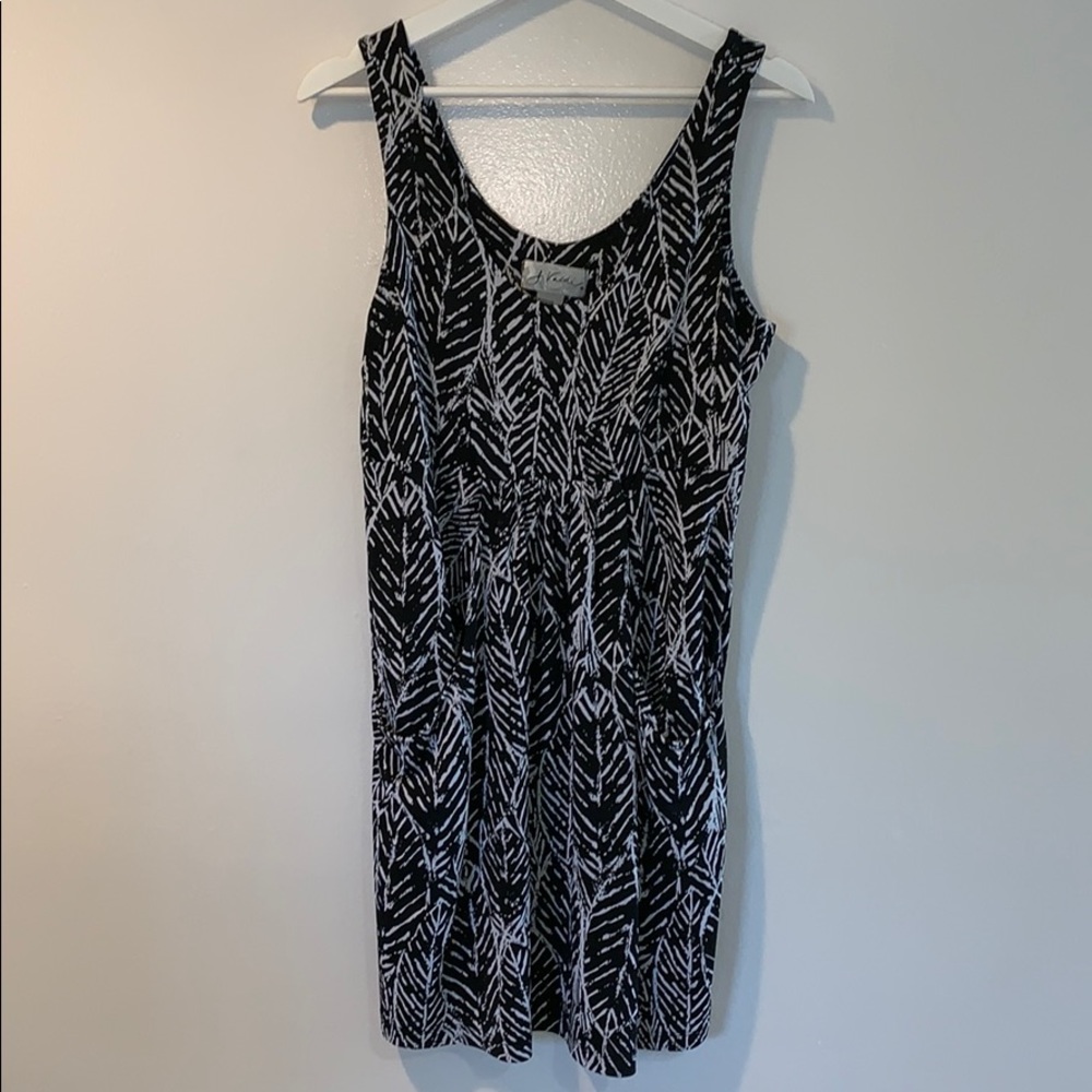 J valdi pocketed dress